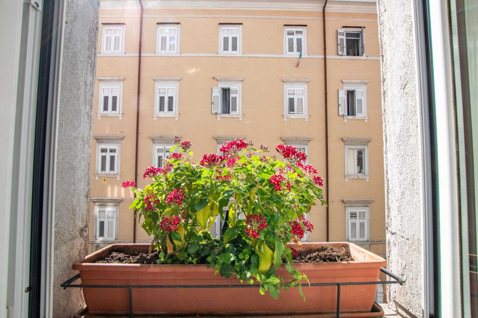 White Tower Guesthouse Triest Exterior foto